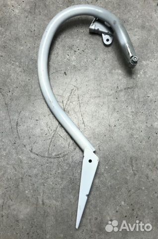 Крепление крышки багажника заднее правое