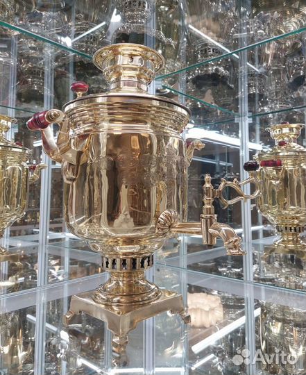 Самовар на дровах. Банка с медалями И.Г. Баташева