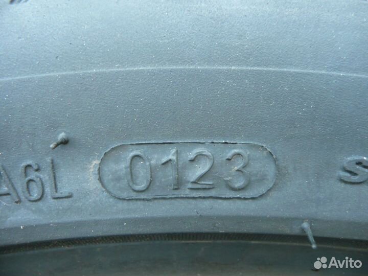 Kumho Ecowing ES01 KH27 215/60 R16 95V