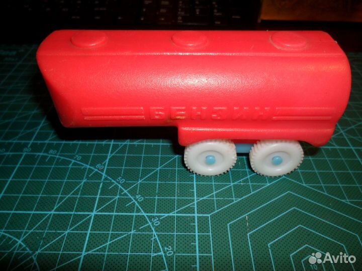 Цистерна от игрушки 