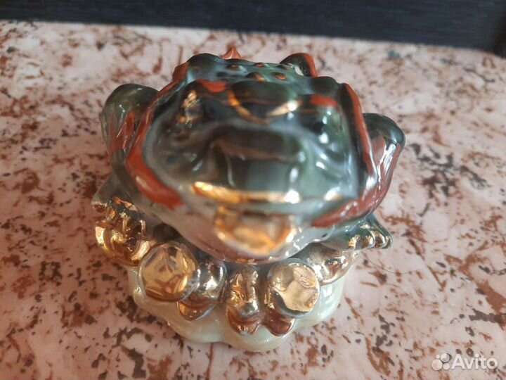 Статуэтка лягушка