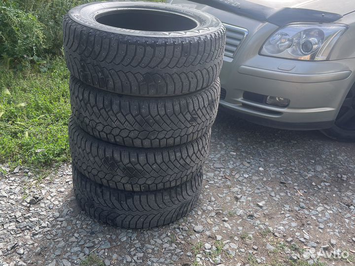 Bridgestone Blizzak Spike-01 215/60 R16