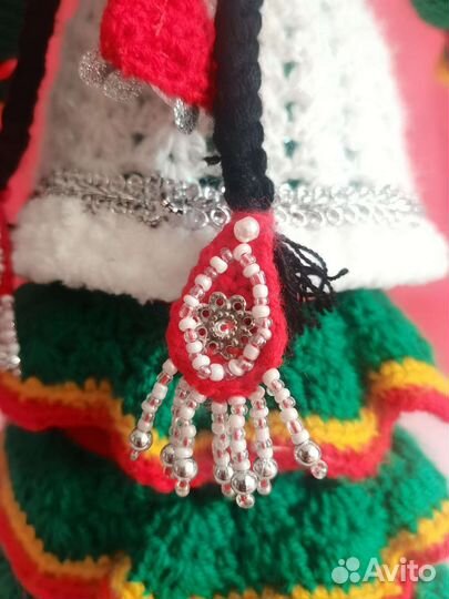 Вязаная сувенирная кукла в башкирском костюме