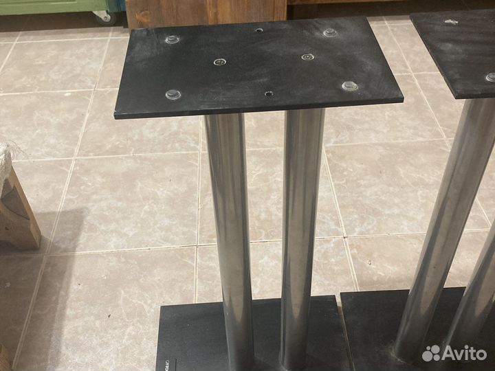 Подставки под колонки Canton