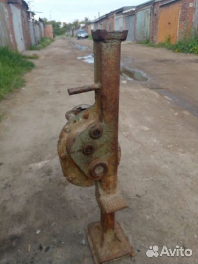 Домкрат реечный