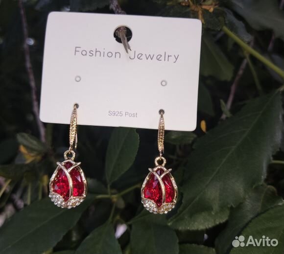 Красная и белая капля