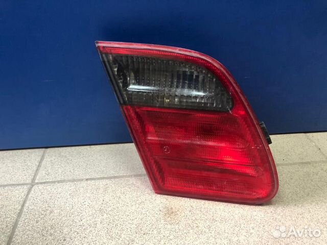Фонарь задний левый внутрений на мерседес 210