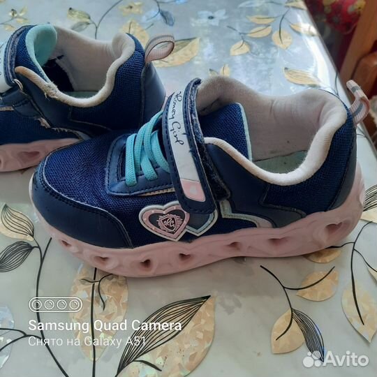 Кроссовки осенние на девочку