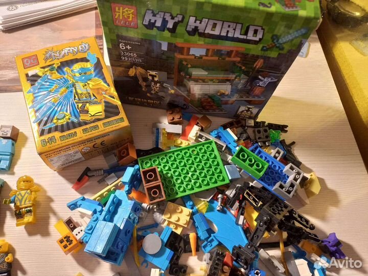 Lego набором человечки