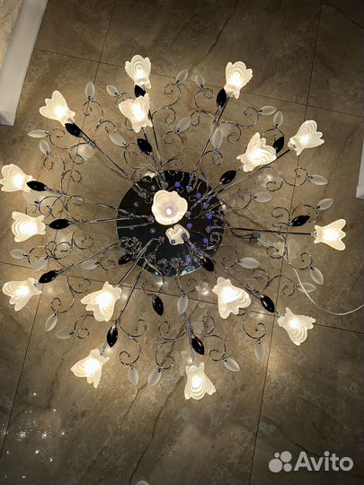 Люстра новая большая на 16 ламп
