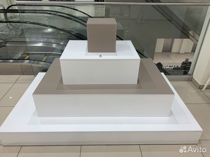 Полки в виде пирамиды