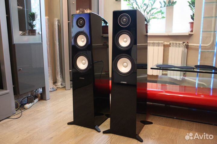 NS-F700 Piano Black yamaha