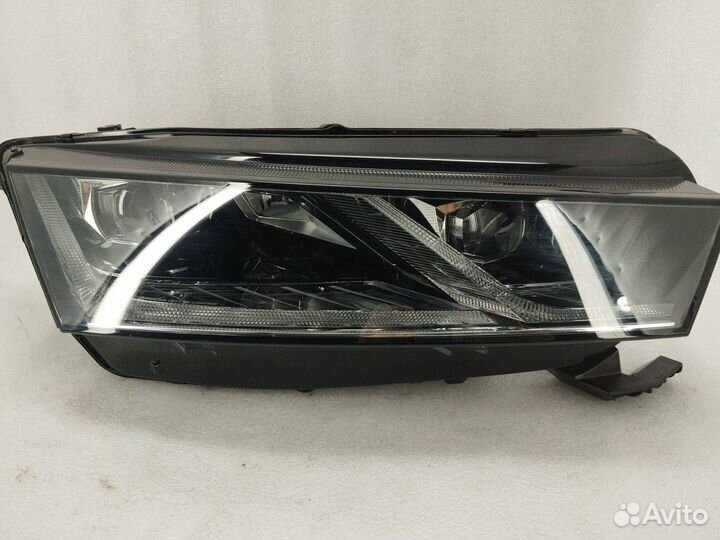 Фара правая Skoda Octavia 4 2022 5E4941016A