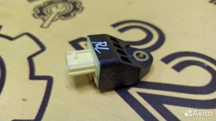 Датчик Airbag задний левый Toyota Camry ACV40