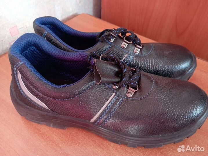 Костюм рабочий и обувь