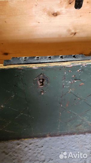 Сундук старинный