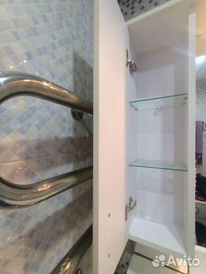 Зеркало в ванную с подсветкой и полкой