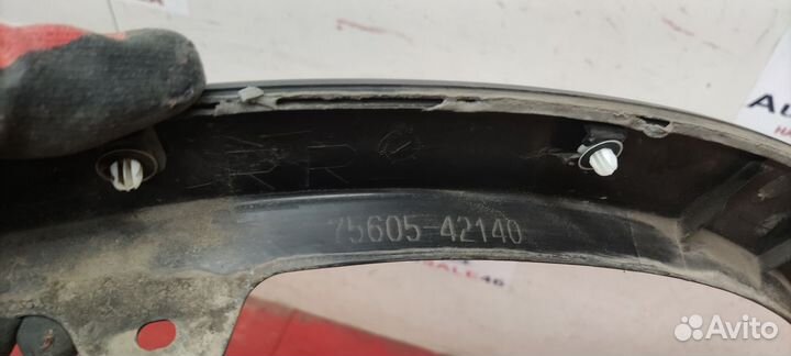 Расширитель крыла задний правый Toyota Rav4 CA40