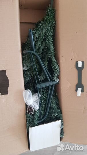 Елка искусственная + много игрушек и гирлянда