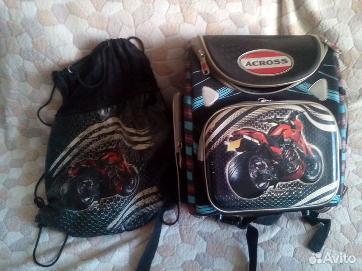 Рюкзак школьный с твердой спинкой