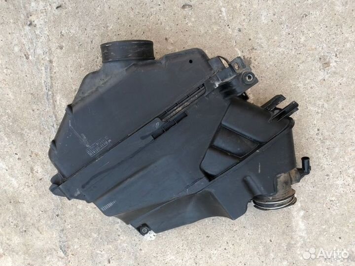 Корпус воздушного фильтра Toyota Land Cruiser