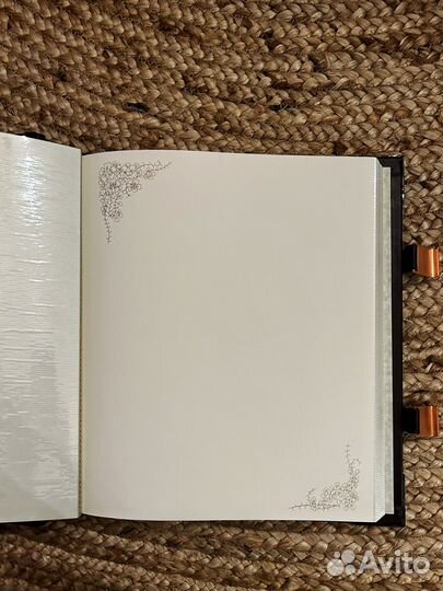 Альбом для фотографий в кожаном переплете