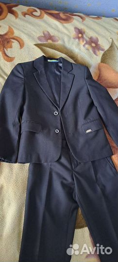 Костюм тройка(школьная форма) с рубашками рр 128