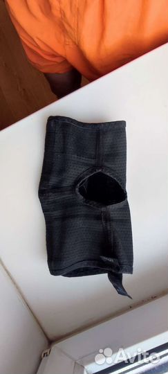 Бандаж на колено правое