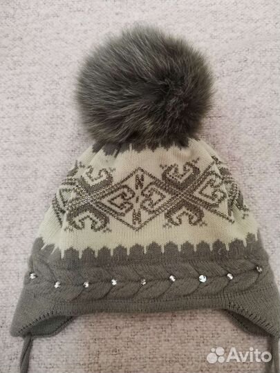 Шапка с натуральным помпоном