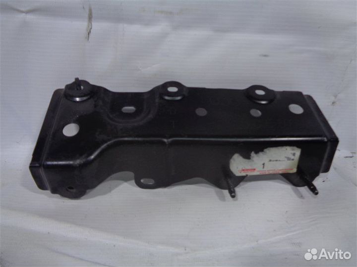 Кронштейн бампера задний правый Lexus Lx570 J200