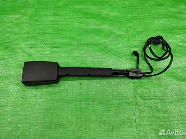 Замок ремня безопасности перед. Volkswagen Tiguan