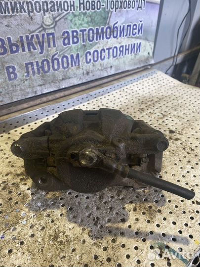 Суппорт тормозной передний правый Toyota Camry