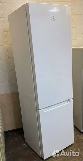 Холодильник indesit