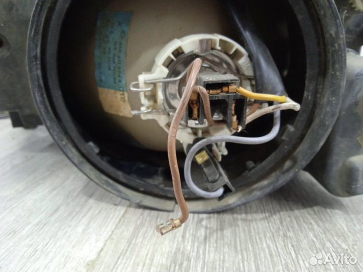 Фара передняя правая Volkswagen Passat B3 1992