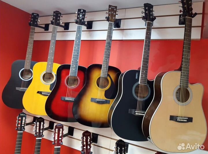 Гитары и Укулеле в ассортименте