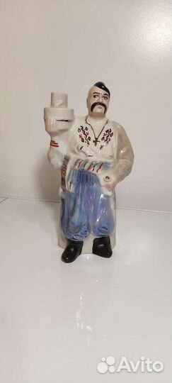 Фарфоровая статуэтка 