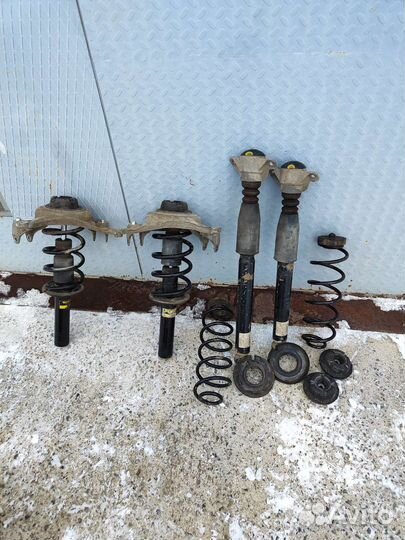 Комплект стоек audi A 4 b8