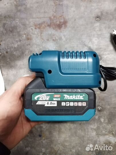 Автомобильное зарядное устройство для акб Makita