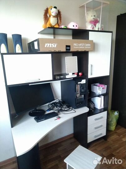 Компьютерный стол