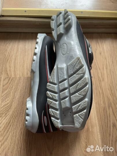 Лыжные ботинки karjala 43-44 размер