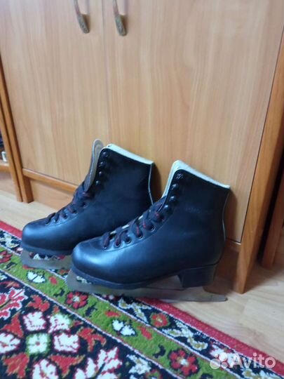 Коньки фигурные новые