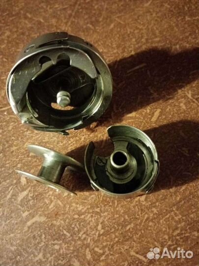 Челнок со шпульным колпачком