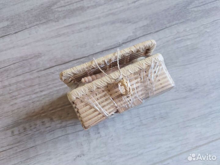 Плетёная корзинка с ракушками сувенир украшение