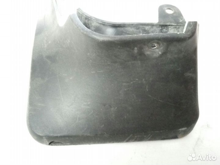 BMW E87 - Задний левый брызговик Б/У