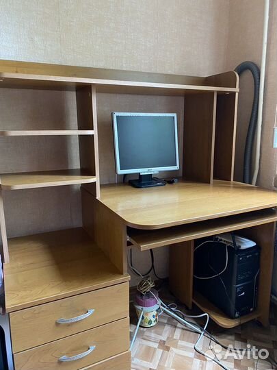 Компьютерный стол
