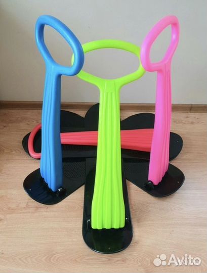 Снегокат с ручкой. Снежный самокат