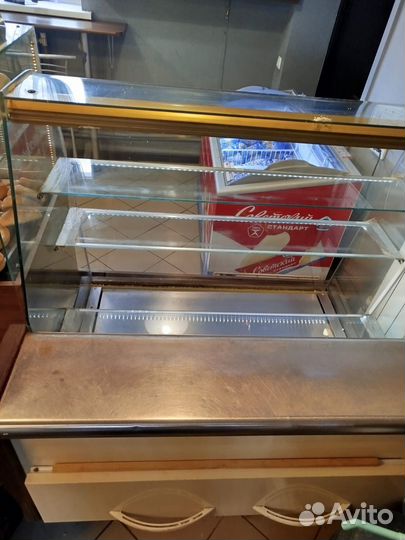 Кондитерская витрина