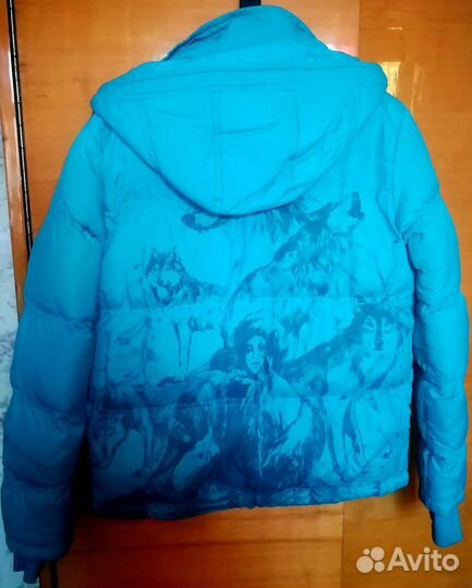 Зимние куртки и пуховики женские 44. s