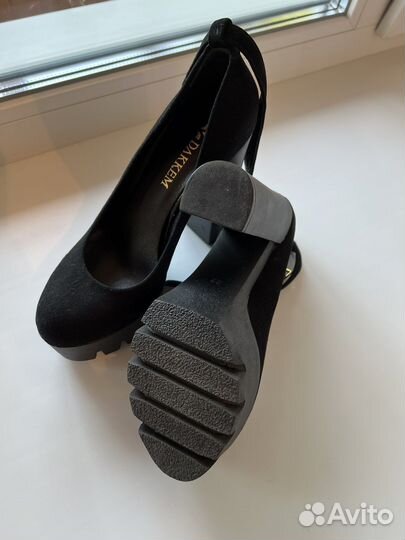 Туфли на ремешках новые