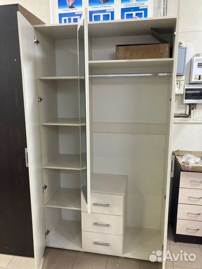 Шкаф